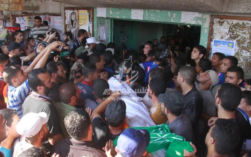 بالصور: جماهير رفح تشيّع شهداء عائلة أبو نقيرة