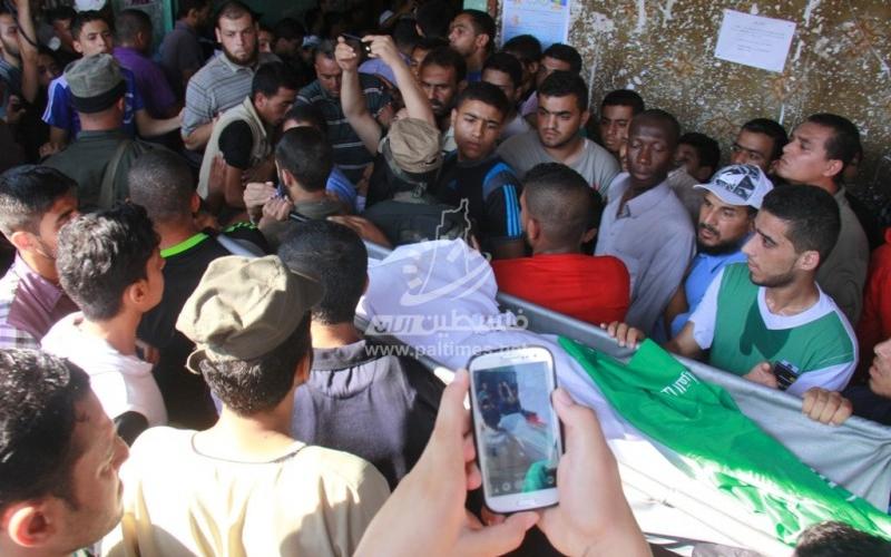 بالصور: جماهير رفح تشيّع شهداء عائلة أبو نقيرة