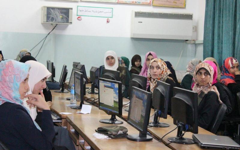 بالصور: الحركة النسائية تفتتح مخيم جيش القدس بالوسطى‎