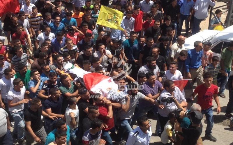 بالصور: جماهير نابلس تشيع جثمان الفتى "رفيق"