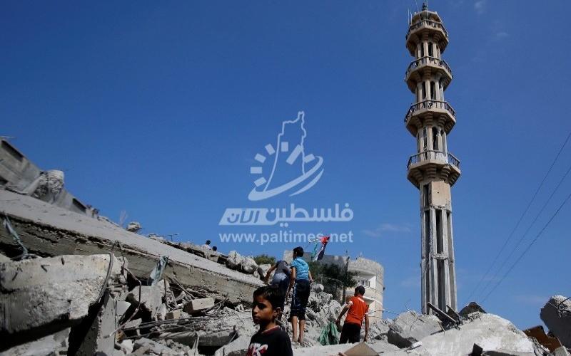 بالصور: عام مضى على قصف "مسجد القسام" بالنصيرات