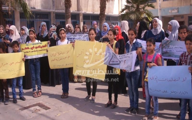 بالصور: وقفة برفح احتجاجًا على سياسة تقليصات الـ"أونروا"