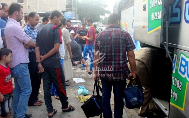 بالصور: الدفعة الأولى من حجاج غزة يغادرون عبر معبر رفح