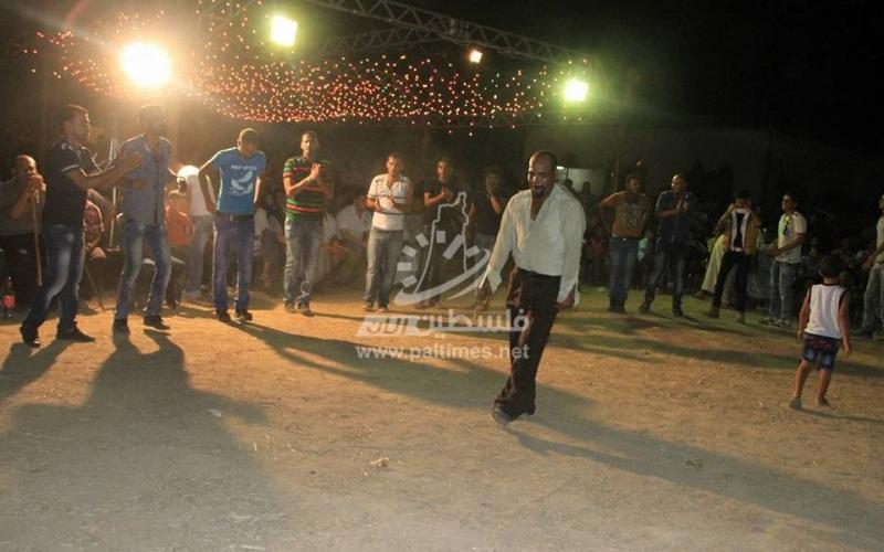 بالصور: "الدحية" و"الدبكة" موروث يلازم الفلسطينيين في أفراحهم