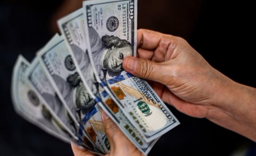 خسائر للدولار للأسبوع الثاني وسط آمال إنهاء الحرب ضد إيران