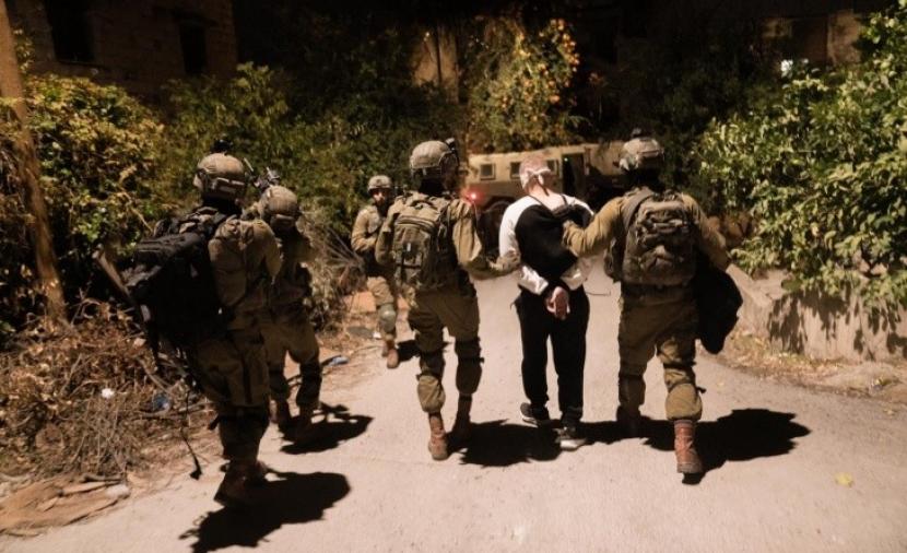 الاحتلال يشن حملة اعتقالات في بلدة الرام شمال القدس