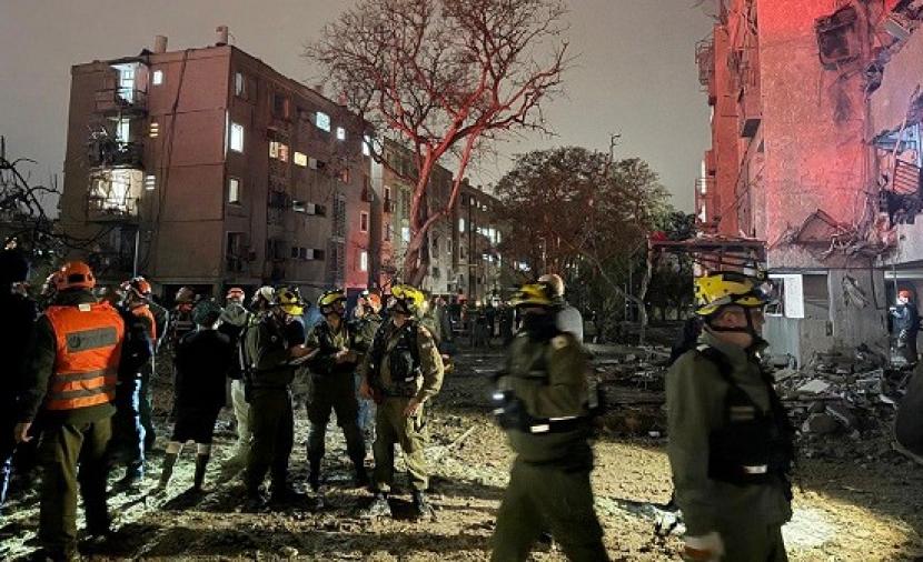 دمار كبير وإصابة عشرات المستوطنين في استهداف إيراني لديمونا وعراد