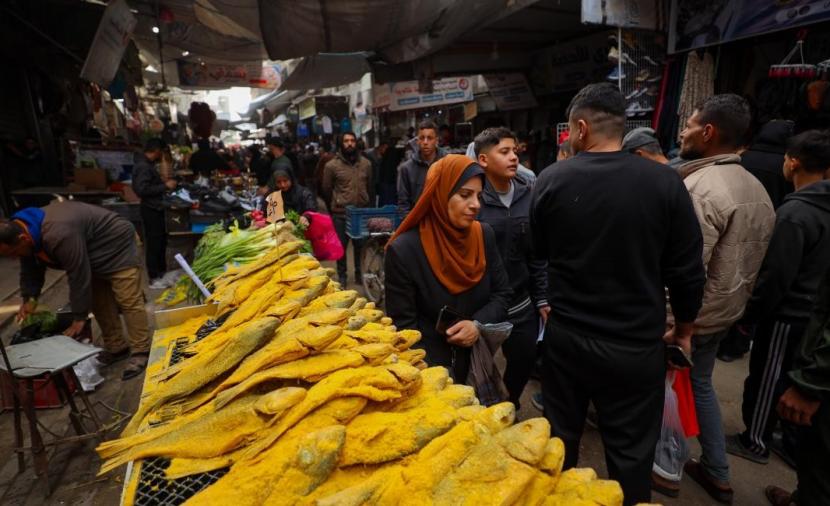 الاحتلال يستغل الحرب لتعطيش أسواق غزة