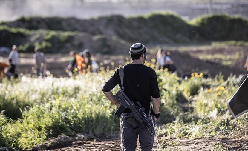 مستوطنون يهاجمون المزارعين في المغير شمال شرق رام الله