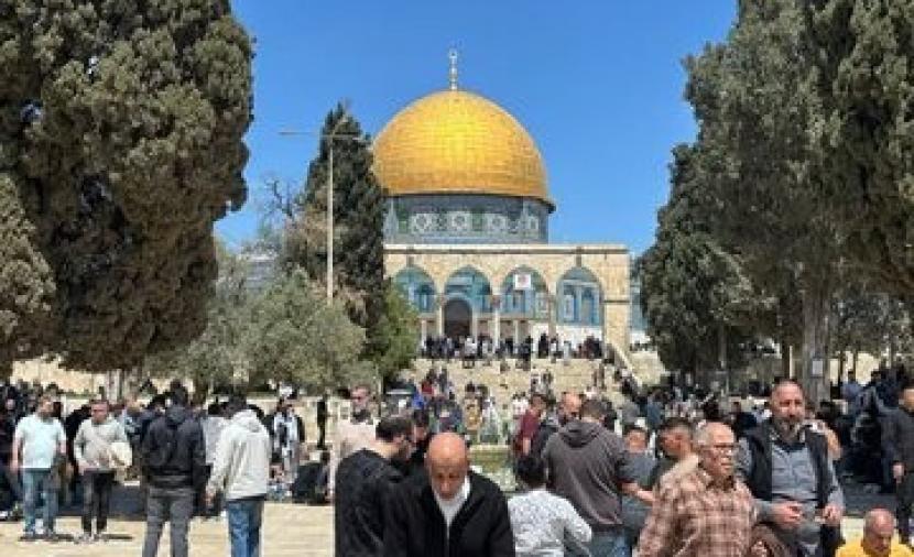 المسجد الأقصى يستقبل المصلين في أول جمعة