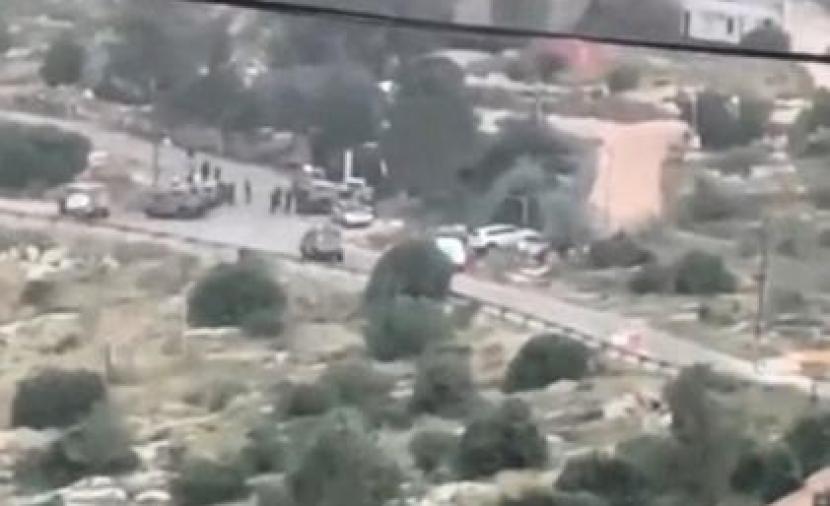 الاحتلال يمنع التجول ويطرد طواقم الإغاثة الطبية غرب دورا