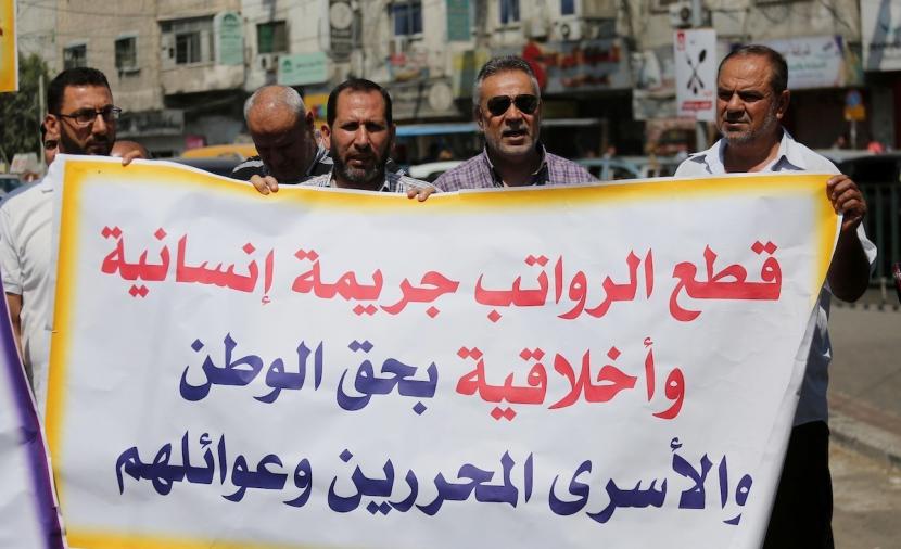 المحكمة الإدارية تُلزم وزير المالية دفع رواتب أحد الأسرى الذي قطعت رواتبهم العام 2025