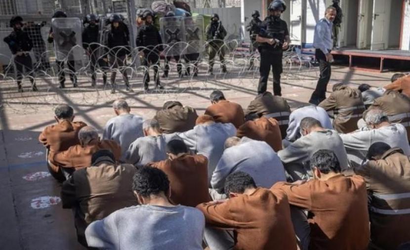 وسط إهمال طبي.. تحذير من استمرار انتشار الجرب في سجون الاحتلال