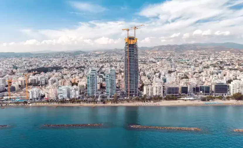 عاصفة سياسية في قبرص بسبب استثمارات إسرائيلية واسعة في الجزيرة