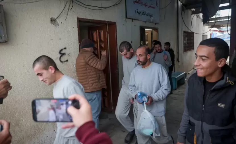 جيش الاحتلال يفرج عن 15 أسيراً من غزة