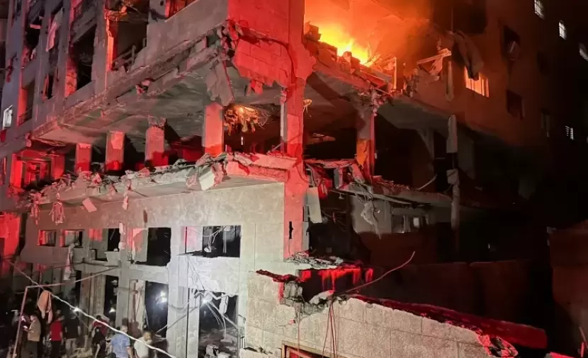 3 شهداء في استهداف شقة سكنية في مخيم النصيرات وسط القطاع
