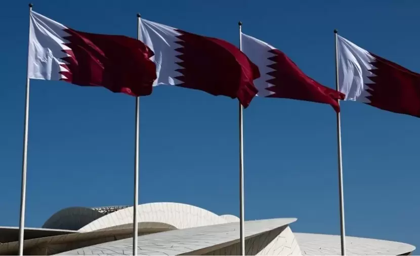 كاتب إسرائيلي يدعو لتوجيه الأنظار نحو قطر ويتهمها بقيادة "المعركة الخفية"