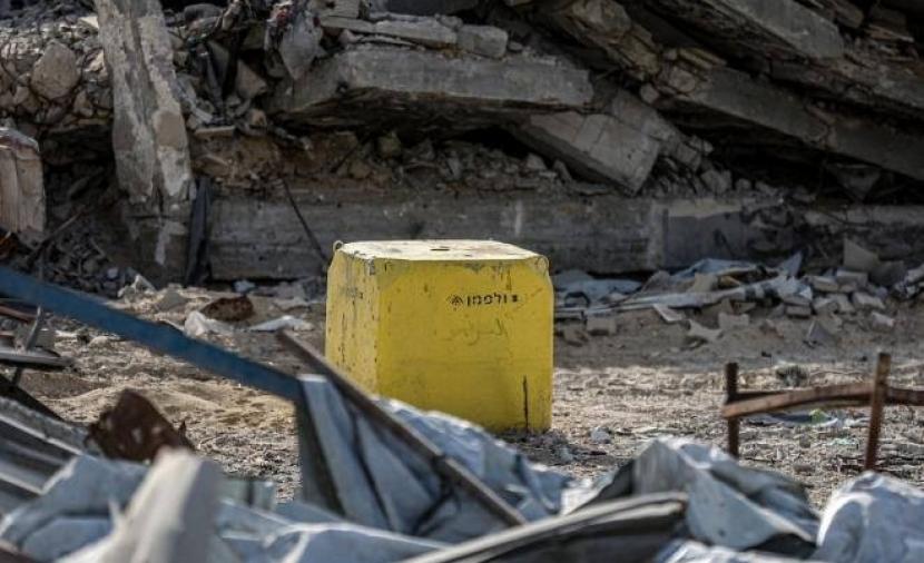 الاحتلال يدفع بالمكعبات الإسمنتية الصفراء داخل القطاع ويصعّد من عمليات النسف وإطلاق النار