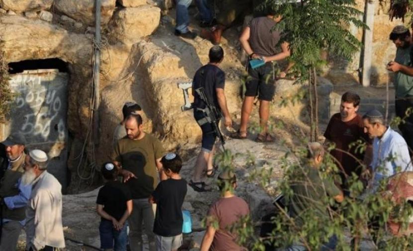 مستوطنون يهاجمون منازل المواطنين في المنية جنوب شرق بيت لحم