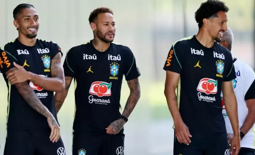 رئيس البرازيل يسخر من نيمار: أول لاعب يعمل عن بعد