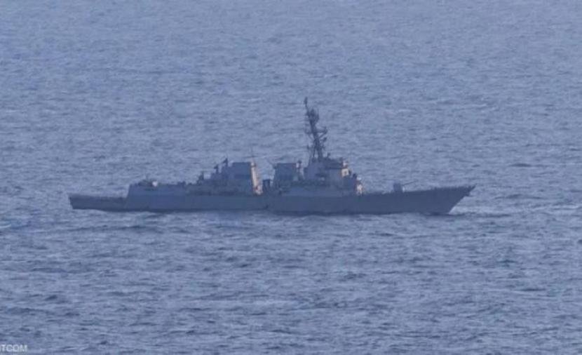 إيران تجلي 23 بحارًا من سفينة قبالة جزيرة قشم