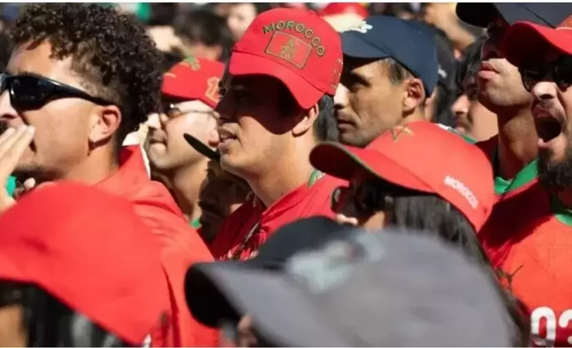 إعلام عبري يهاجم مشجعي المنتخب المغربي بعد رفعهم أعلام فلسطين