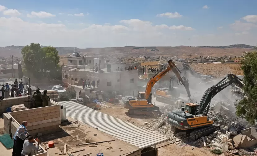 الاحتلال ينفذ عمليات هدم وتجريف واسعة في الخليل وجنين