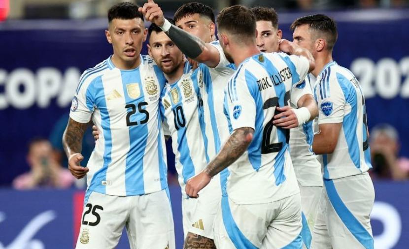 جدل يلاحق رئيس الفيفا بعد رسالة تهنئة لمنتخب الأرجنتين رغم تحقيق تأديبي بحقه