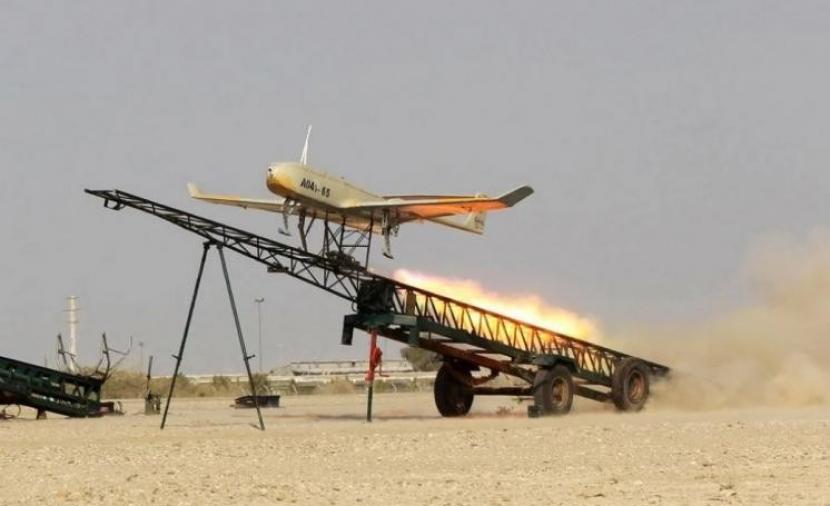 الجيش الإيراني يعلن استهداف قواعد أمريكية في البحرين والأردن بمسيرات هجومية