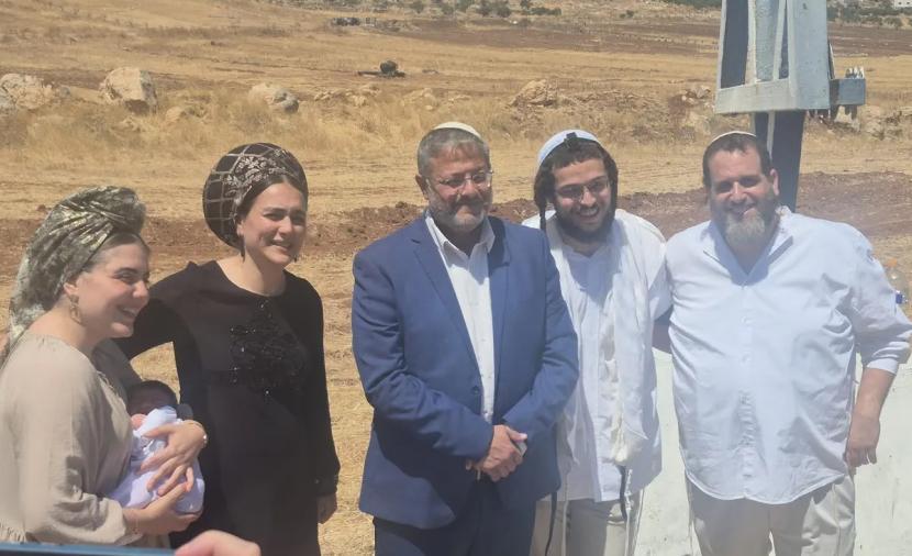 المتطرف بن غفير يقتحم المغير شمال شرق رام الله