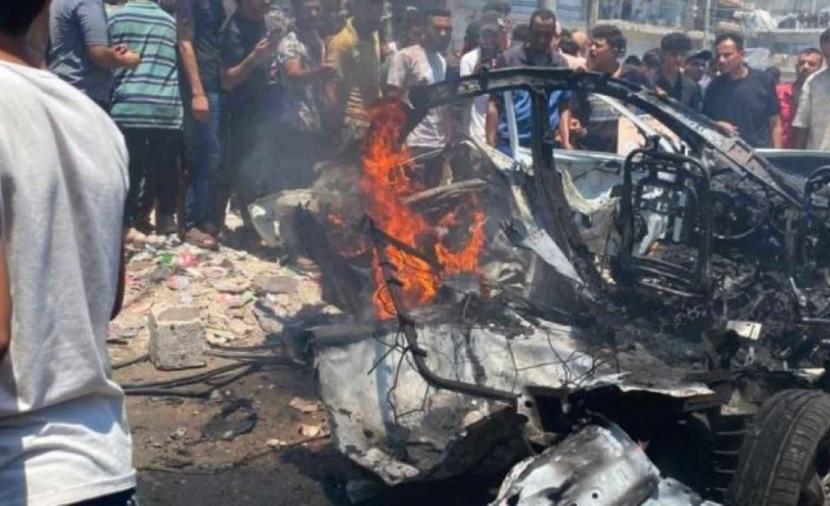شهيدان وجرحى في غارة صهيونية غادرة استهدفت "جيباً" مدنياً جنوب دير البلح