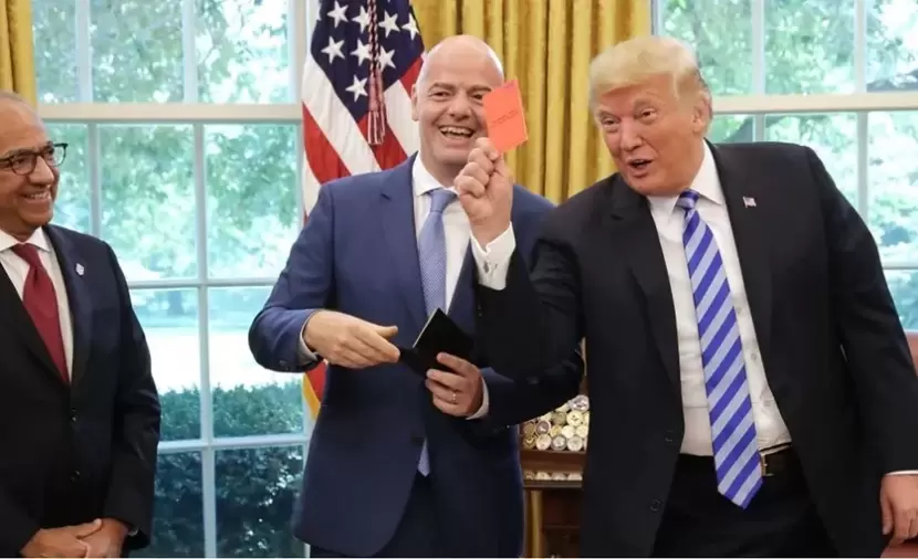 ترامب يدخل على خط أزمة "فيفا".. حذر من استبدال إنفانتينو