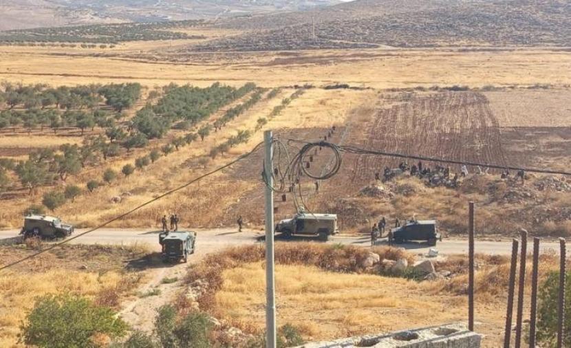مستوطنون يهاجمون المواطنين في سهل المغير وإصابات بالاختناق