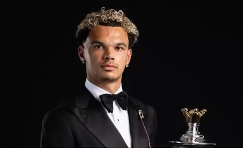 أورايلي يتوج بجائزة أفضل لاعب شاب في إنجلترا لعام 2026