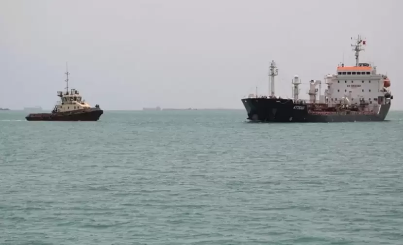ناقلات نفط سعودية تغير مسارها بسبب حصار الحوثيين في البحر الأحمر