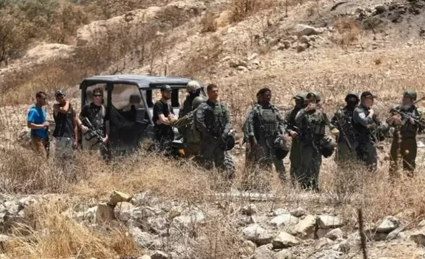 دعوات لإقالة صحفي إيطالي برر الهجمات في الضفة ووصف المستوطنين بـ"المتنزهين"
