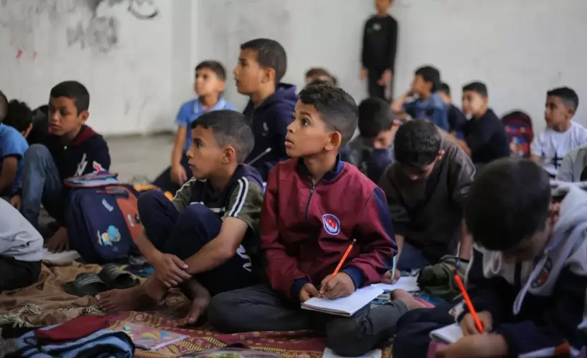 التعليم في غزة.. عودة من بين الركام بين قهر "العصر الحجري" وتحدي الصمود