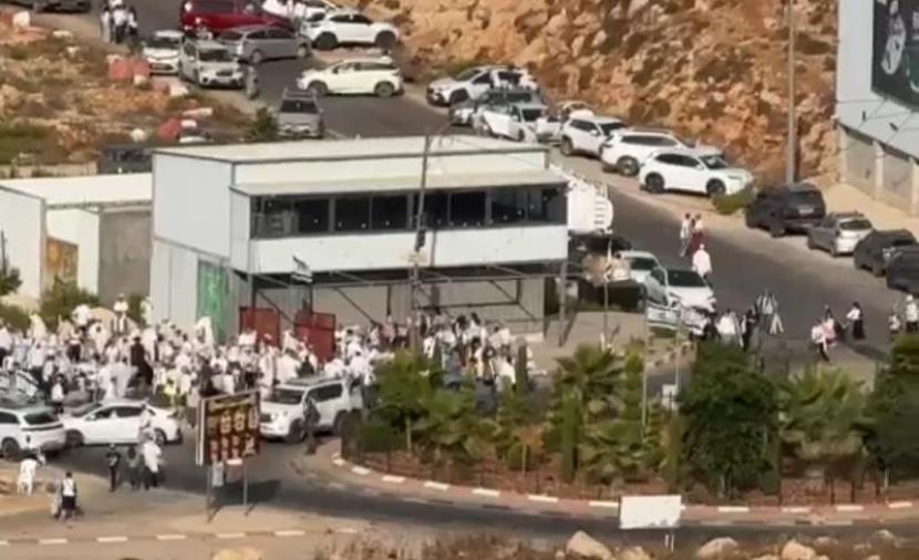 أعداد كبيرة من المستوطنين تقتحم بيتونيا وطريق جريوت غرب رام الله