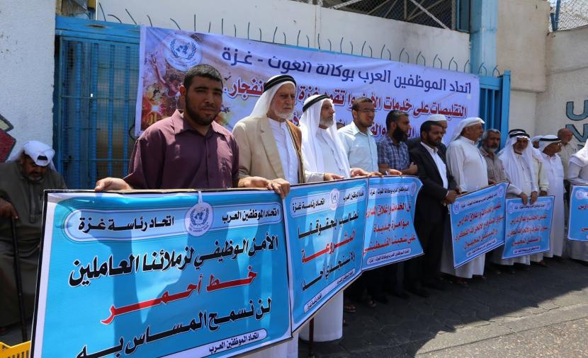 قرار مفاجئ لـ"أونروا" واتحاد الموظفين يرد بخطوات تصعيدية فلسطين الآن قرار مفاجئ لـ"أونروا" واتحاد الموظفين يرد بخطوات تصعيدية فلسطين الآن