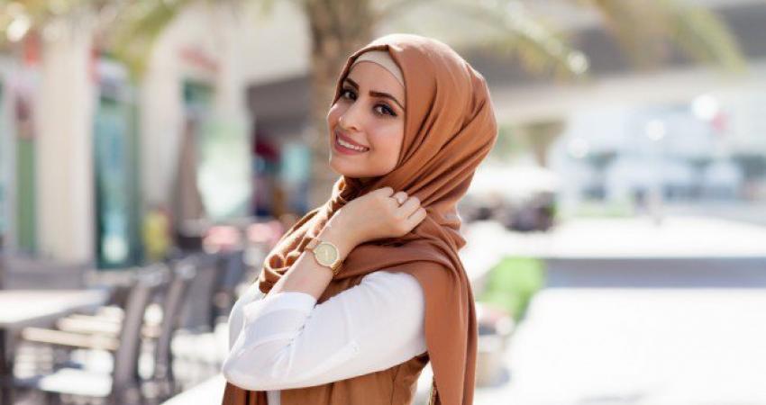 فتاة محجبة