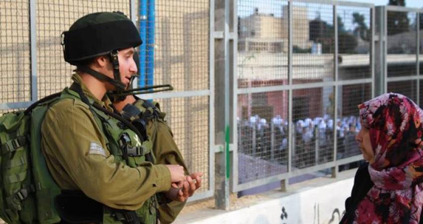 الاحتلال يعيق طالبات 