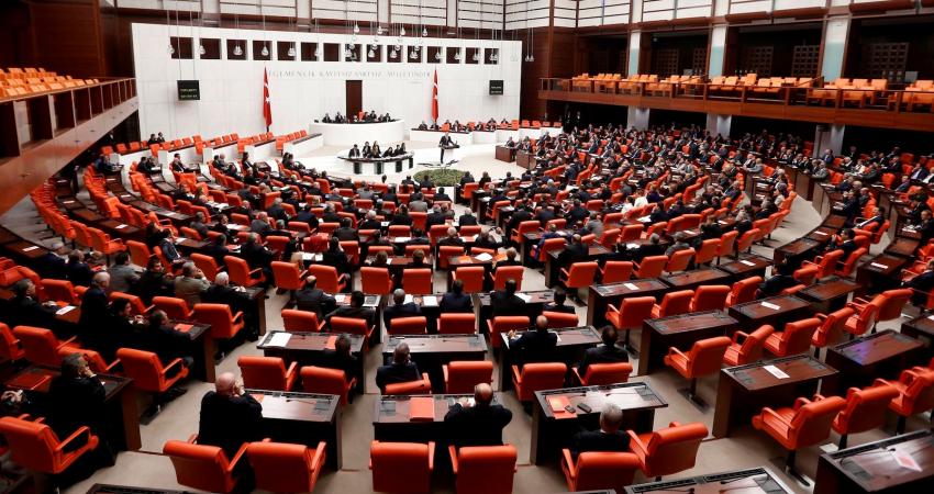البرلمان التركي يقر تعديلات دستورية توسع صلاحيات أردوغان