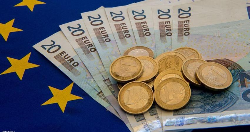 اليورو يترنح أمام الدولار