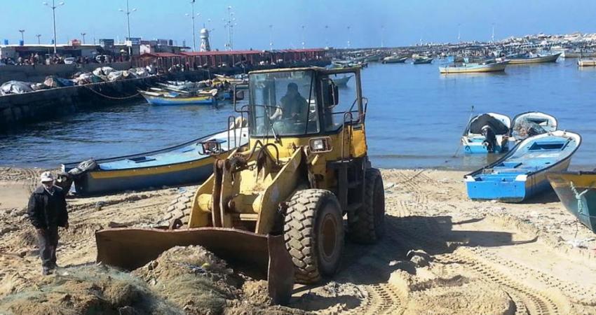 "سلطة الموانئ" تقوم بأعمال صيانة لميناء غزة البحري