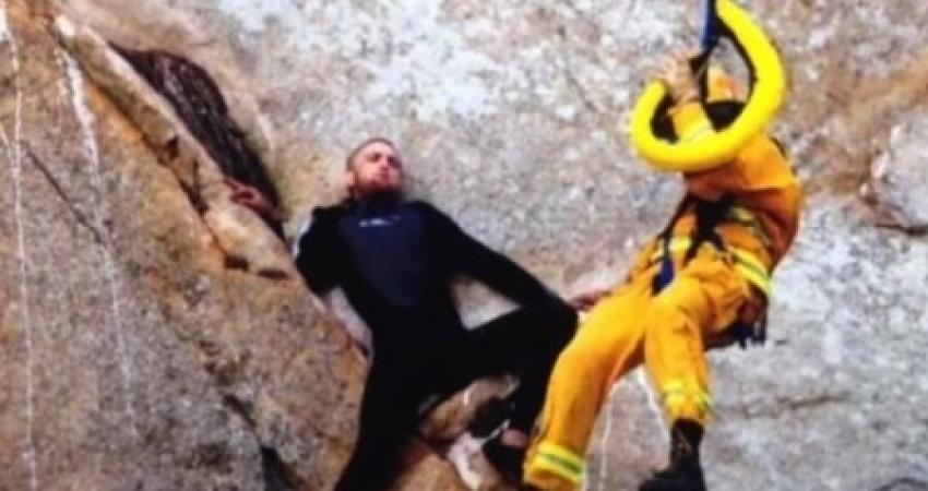 الأميركي مايكل بانكس علق أثناء تسلقه الجبال