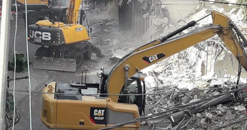 جرافات الاحتلال تشرع بعملية هدم جماعية بالقدس المحتلّة