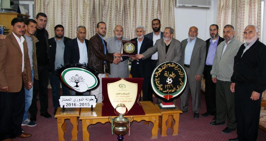 بلدية رفح تهنئ "الخدمات" بالفوز بدرع الدوري الغزي