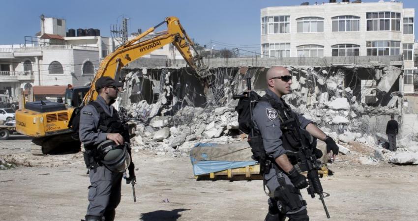 هدم جرافات الاحتلال منزلاً فلسطينياً