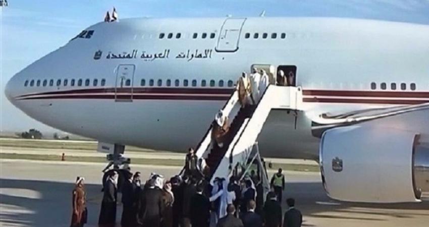 تعثر نائب رئيس دولة الإمارات، حاكم دبي، الشيخ محمد بن راشد آل مكتوم، على سلم الطائرة، في أثناء نزوله منها بالعاصمة الأردنية عمان للمشاركة بالقمة العربية.  ولحسن الحظ لم يصب حاكم دبي بأي مكروه وقام بمساعدة المستقبلين وتوجه بنفسه لمنصة الشرف برفقة العاهل ال