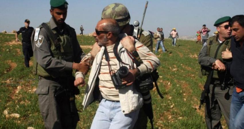 "الإعلام": 53 انتهاكاً بحق الصحفيين خلال يوليو المنصرم